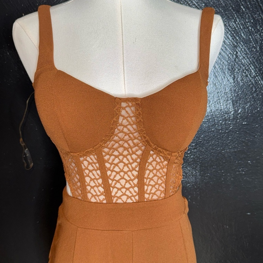 Chic Brown Jumpsuit with Spaghetti Straps and Wide-Leg Design - Picture 2 of 3